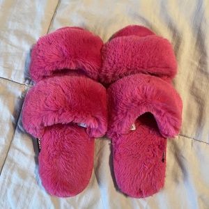 Muk luks slippers